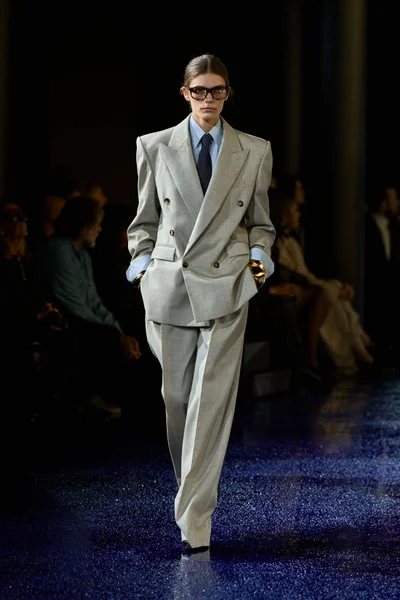Look 9